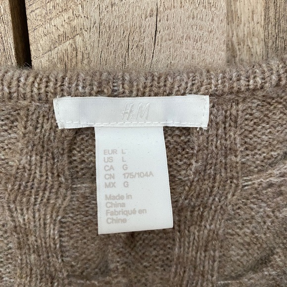 H&M V Neck Tunic Sweater - Picture 3 of 7